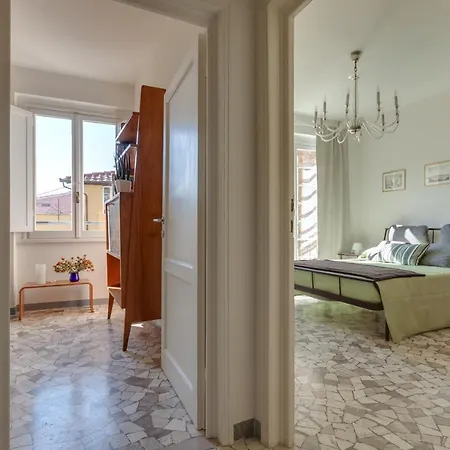 - Santa Maria Balcony Флоренция