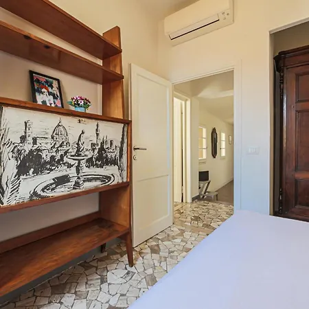 - Santa Maria Balcony Флоренция